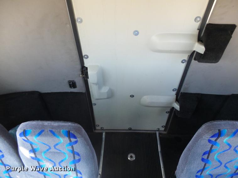 image for item DB1935 2005 Ford F550 Super Duty XL shuttle bus