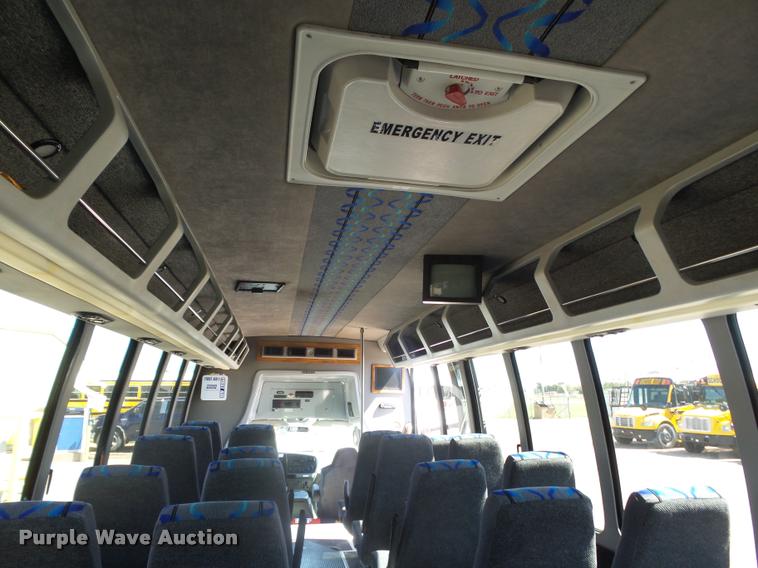 image for item DB1935 2005 Ford F550 Super Duty XL shuttle bus