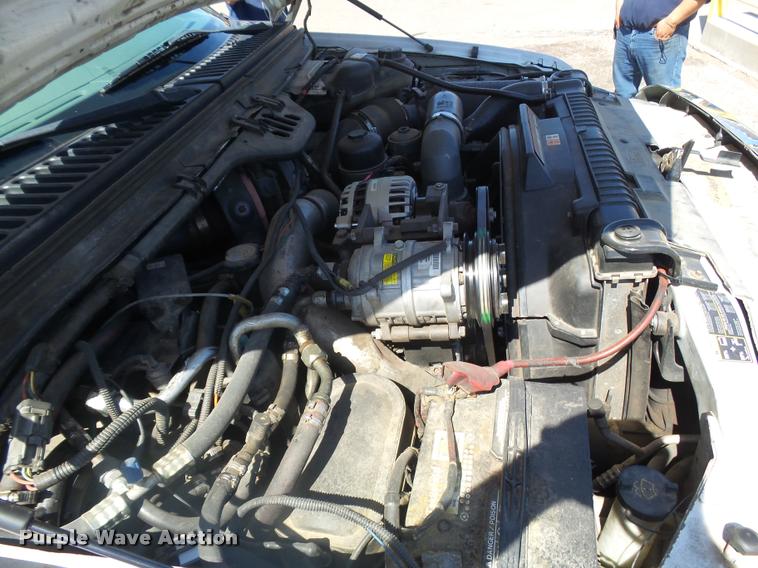 image for item DB1935 2005 Ford F550 Super Duty XL shuttle bus