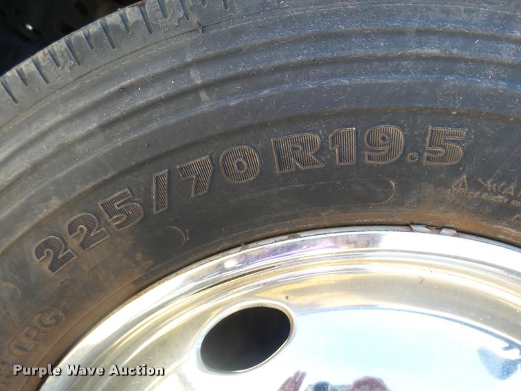 image for item DB1935 2005 Ford F550 Super Duty XL shuttle bus