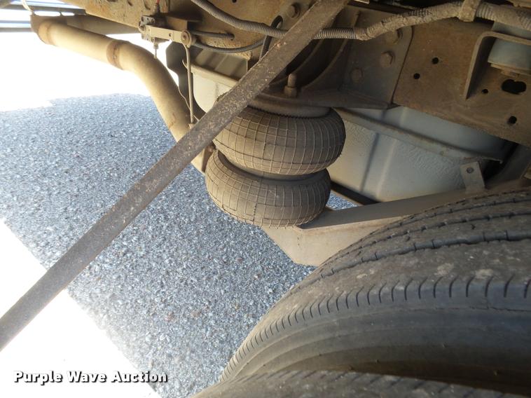 image for item DB1935 2005 Ford F550 Super Duty XL shuttle bus