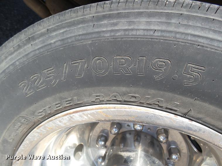 image for item DB1935 2005 Ford F550 Super Duty XL shuttle bus