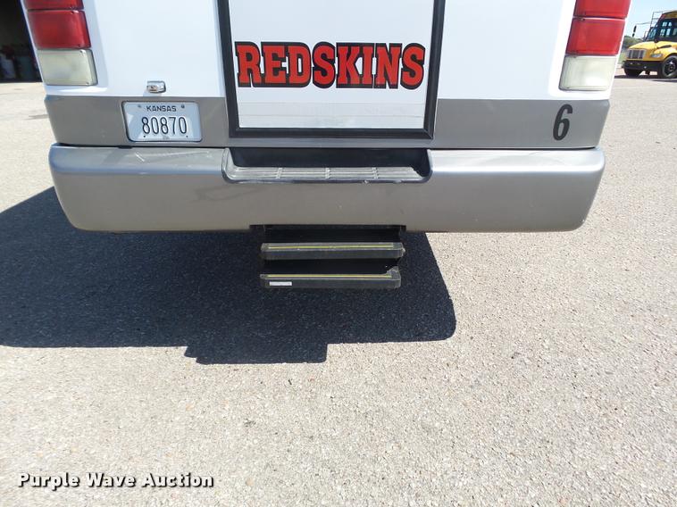 image for item DB1935 2005 Ford F550 Super Duty XL shuttle bus