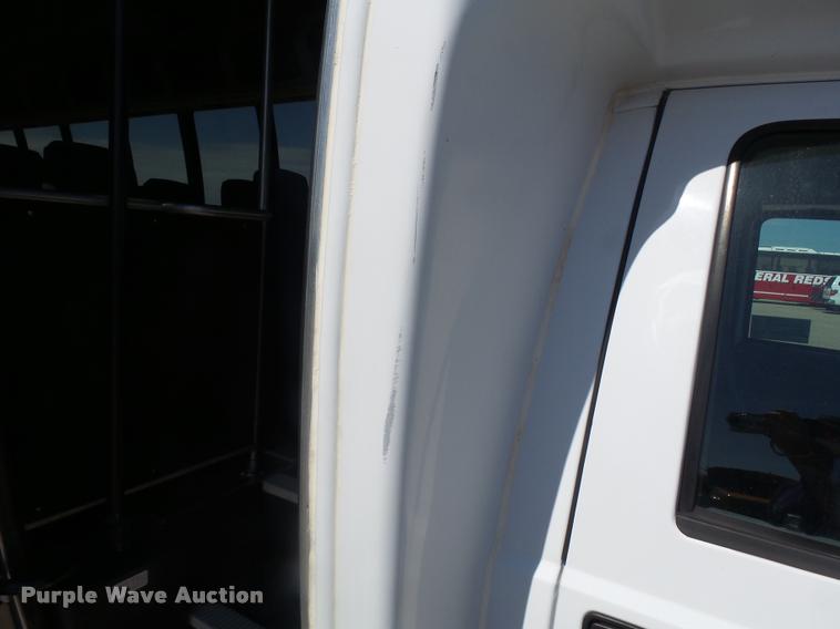 image for item DB1935 2005 Ford F550 Super Duty XL shuttle bus