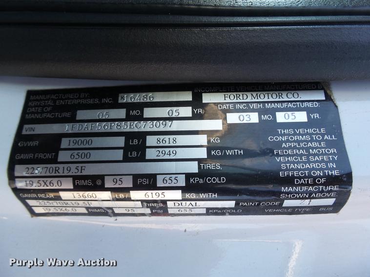 image for item DB1935 2005 Ford F550 Super Duty XL shuttle bus