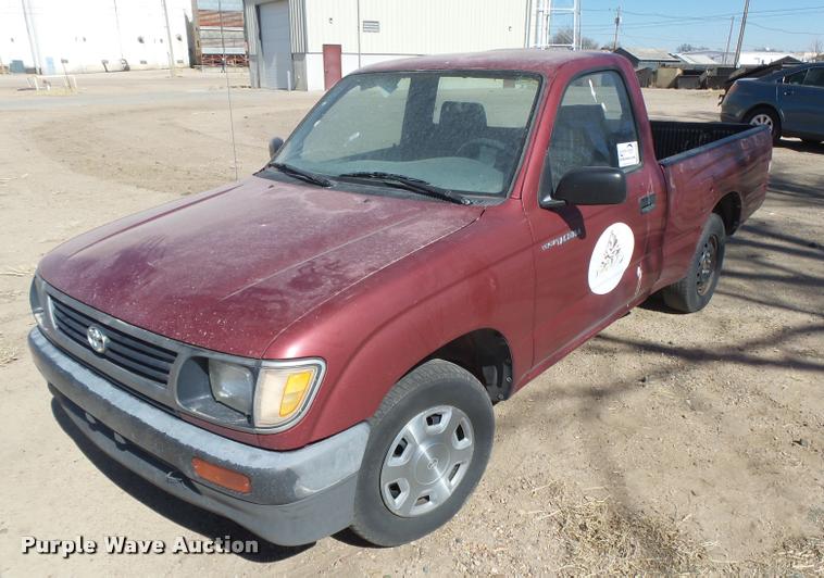 image for item DB1944 1995 Toyota Tacoma pickup truck