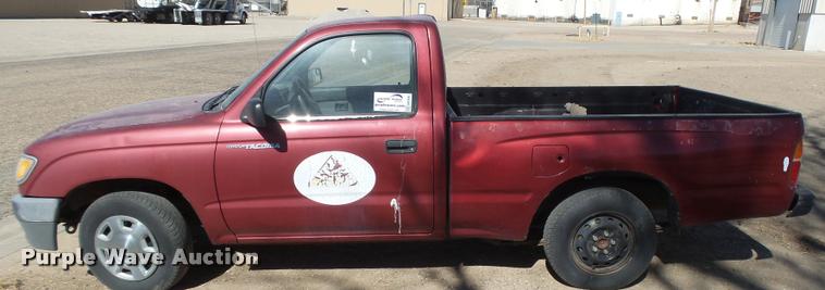 image for item DB1944 1995 Toyota Tacoma pickup truck