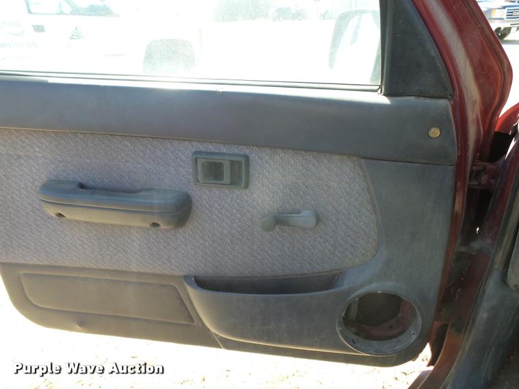 image for item DB1944 1995 Toyota Tacoma pickup truck