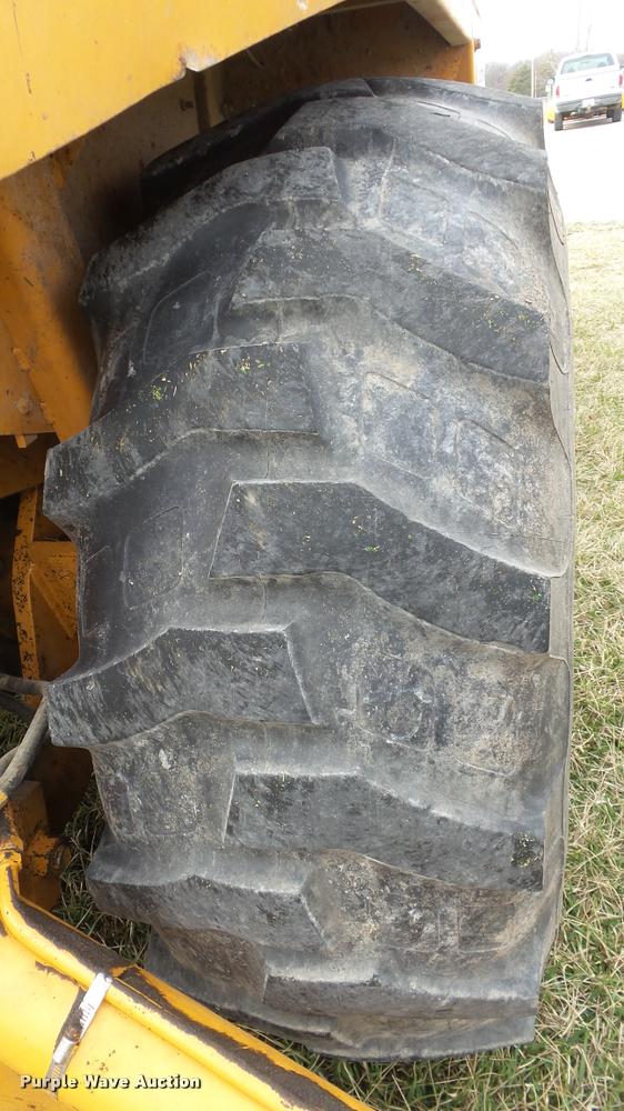 image for item DB3765 1990 Case 480F Construction King backhoe