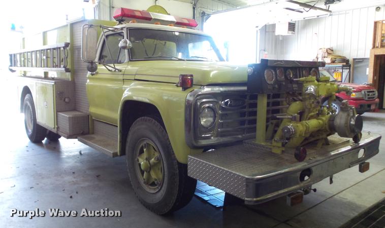 image for item DB3791 1979 Ford F800 fire pumper truck