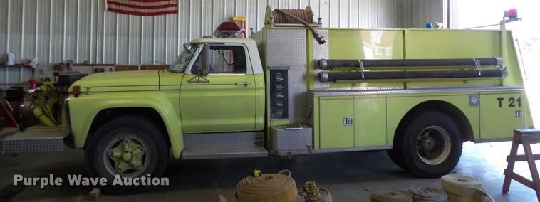 image for item DB3791 1979 Ford F800 fire pumper truck