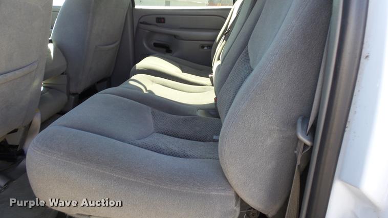 image for item DB3828 2005 Chevrolet Suburban 1500 SUV