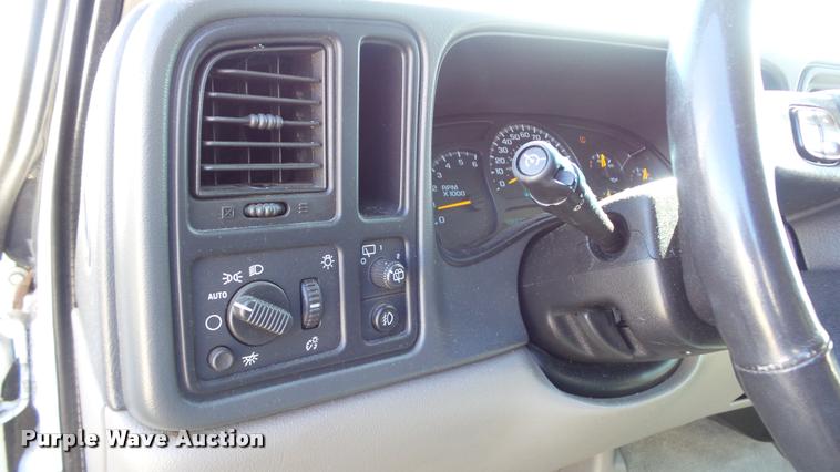 image for item DB3828 2005 Chevrolet Suburban 1500 SUV