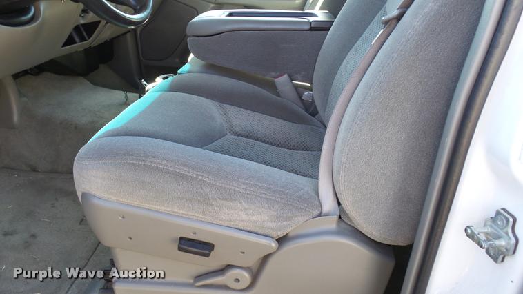 image for item DB3828 2005 Chevrolet Suburban 1500 SUV