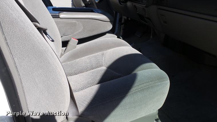 image for item DB3828 2005 Chevrolet Suburban 1500 SUV