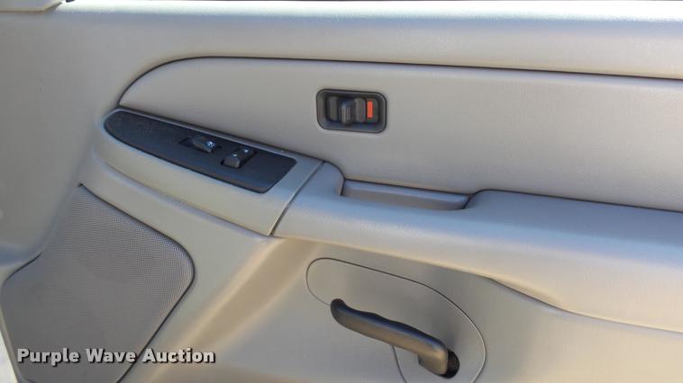 image for item DB3828 2005 Chevrolet Suburban 1500 SUV