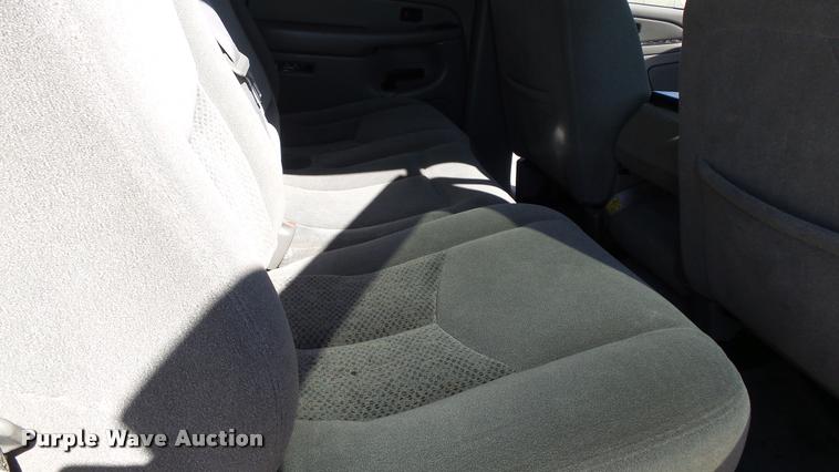 image for item DB3828 2005 Chevrolet Suburban 1500 SUV