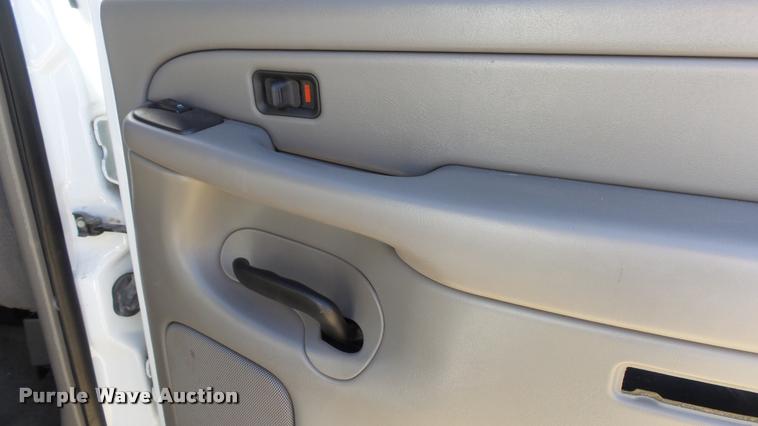 image for item DB3828 2005 Chevrolet Suburban 1500 SUV