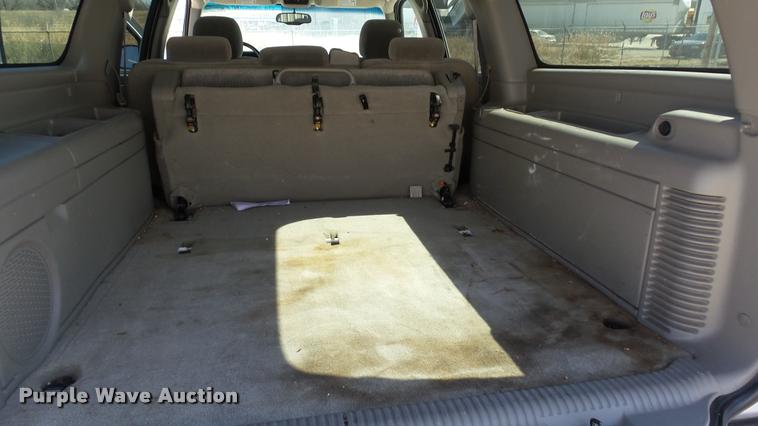 image for item DB3828 2005 Chevrolet Suburban 1500 SUV