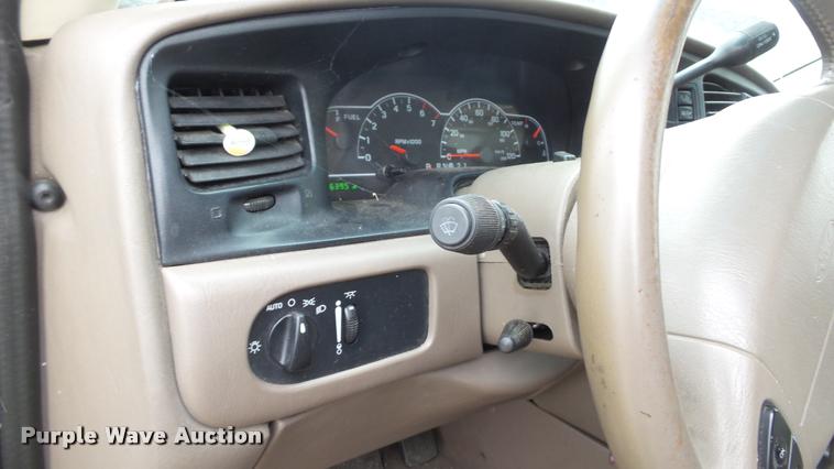 image for item DB3838 2000 Ford Windstar SEL van