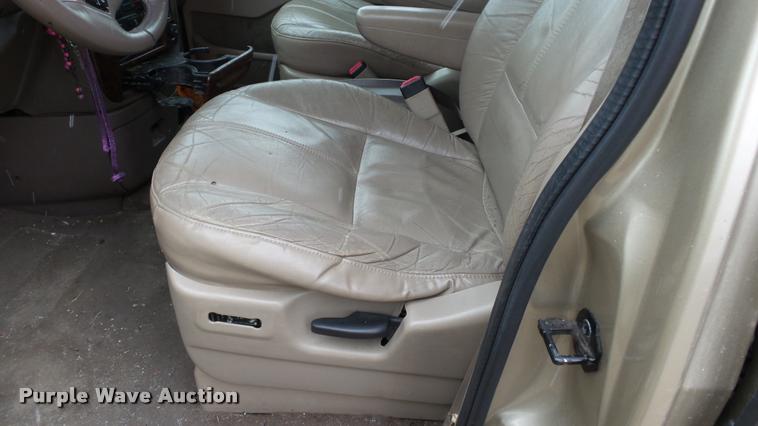 image for item DB3838 2000 Ford Windstar SEL van