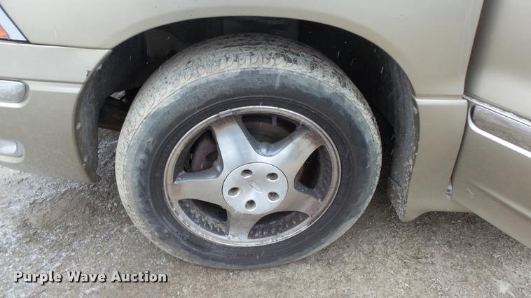image for item DB3838 2000 Ford Windstar SEL van