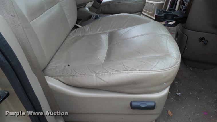 image for item DB3838 2000 Ford Windstar SEL van