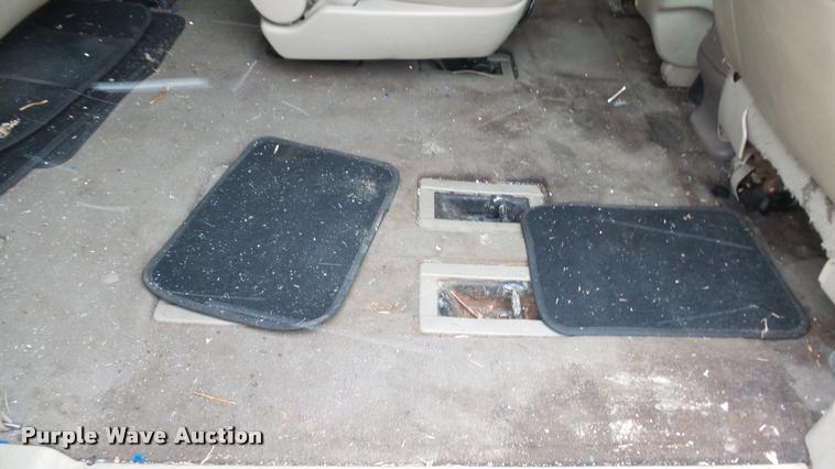 image for item DB3838 2000 Ford Windstar SEL van