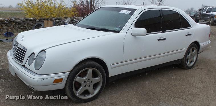 image for item DB3843 1999 Mercedes Benz E320