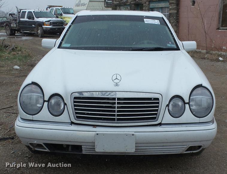 image for item DB3843 1999 Mercedes Benz E320