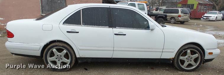 image for item DB3843 1999 Mercedes Benz E320