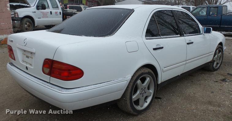image for item DB3843 1999 Mercedes Benz E320
