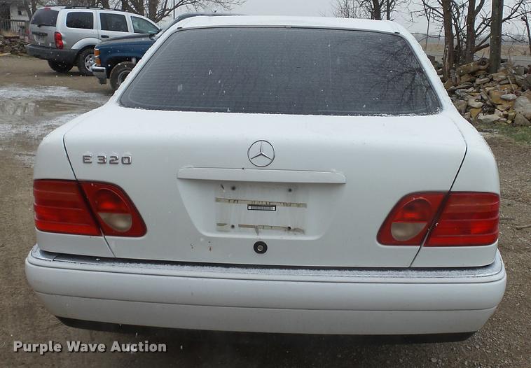 image for item DB3843 1999 Mercedes Benz E320