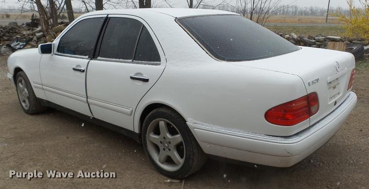 image for item DB3843 1999 Mercedes Benz E320