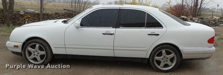 image for item DB3843 1999 Mercedes Benz E320