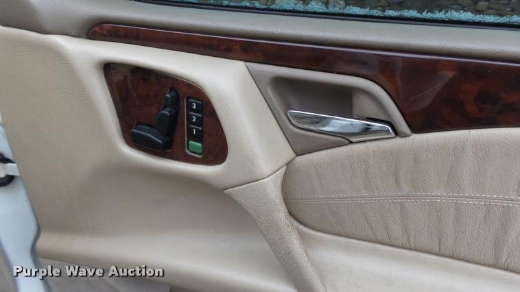 image for item DB3843 1999 Mercedes Benz E320