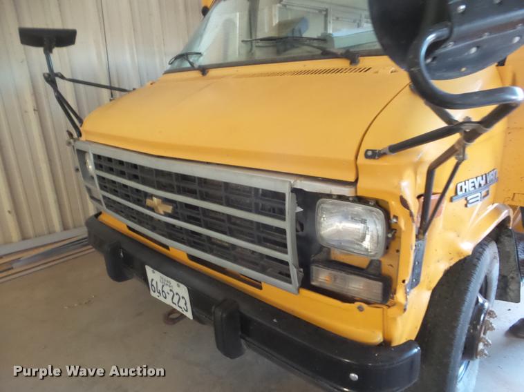 image for item DB5007 1993 Chevrolet G30 school bus