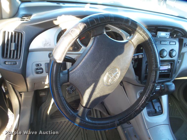 image for item DB5012 2004 Toyota Highlander SUV