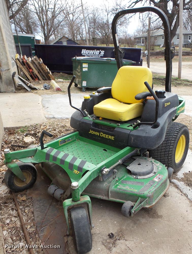 image for item DF9659 John Deere 757 ZTrak lawn mower