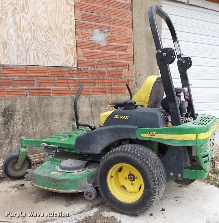 image for item DF9659 John Deere 757 ZTrak lawn mower