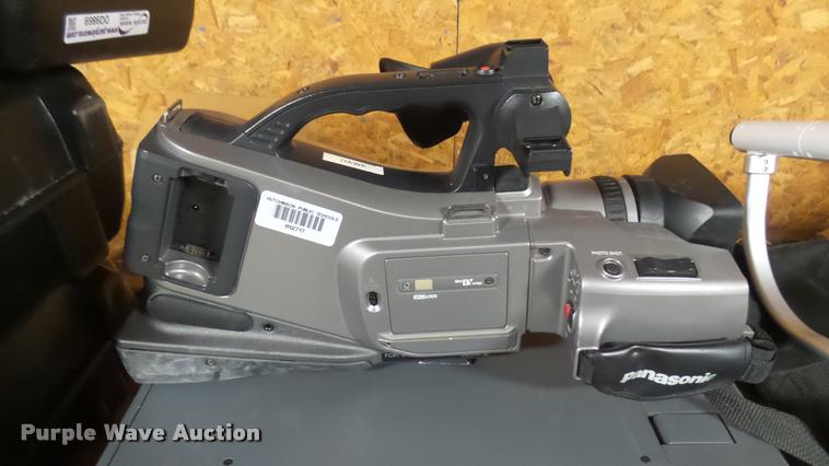 image for item DQ9869 (3) Panasonic AG-DVC7 Mini DV camcorders