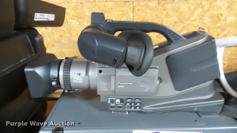image for item DQ9869 (3) Panasonic AG-DVC7 Mini DV camcorders