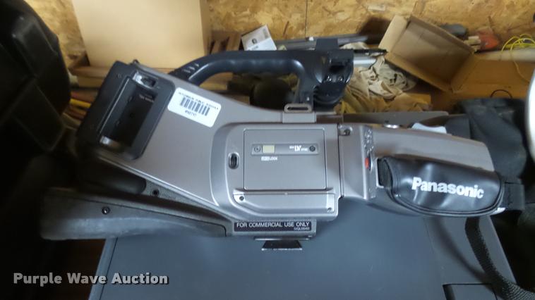 image for item DQ9869 (3) Panasonic AG-DVC7 Mini DV camcorders