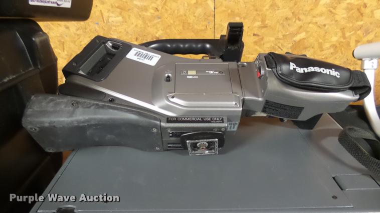 image for item DQ9869 (3) Panasonic AG-DVC7 Mini DV camcorders