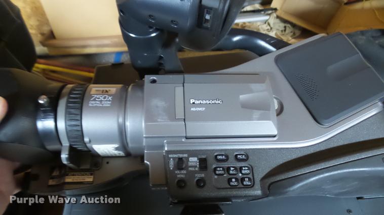 image for item DQ9869 (3) Panasonic AG-DVC7 Mini DV camcorders
