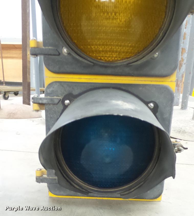 (2) Eagle Signal traffic lights in Hutchinson, KS Item DS9172 sold Purple Wave