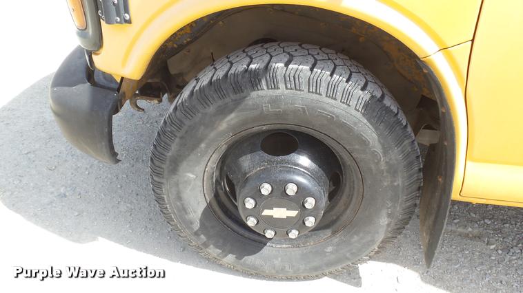 image for item DS9185 1999 Chevrolet Express 3500 Cargo school bus