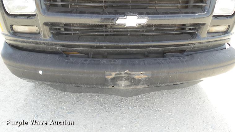 image for item DS9185 1999 Chevrolet Express 3500 Cargo school bus