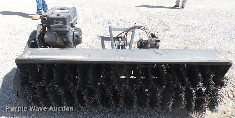 image for item DS9188 John Deere UV72 street broom