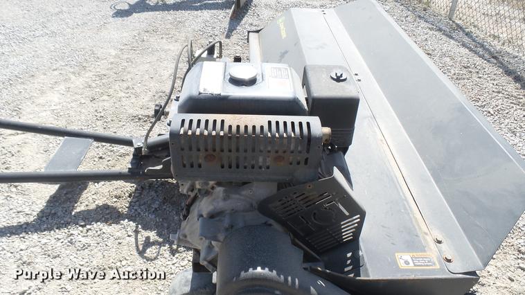 image for item DS9188 John Deere UV72 street broom